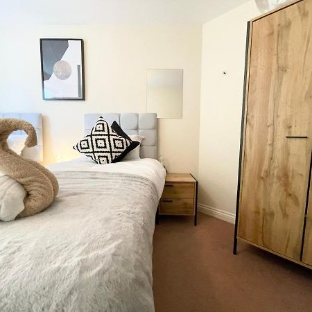 Best Price - Amazing 2 Bed 2 Bath - 4 Singles Or Super King Beds, 10 Min Walk To City Centre, 5 Minute Walk To Mayflower Theatre, Smart Tv, Ensuite, Balcony, Free Parking 南安普敦 外观 照片