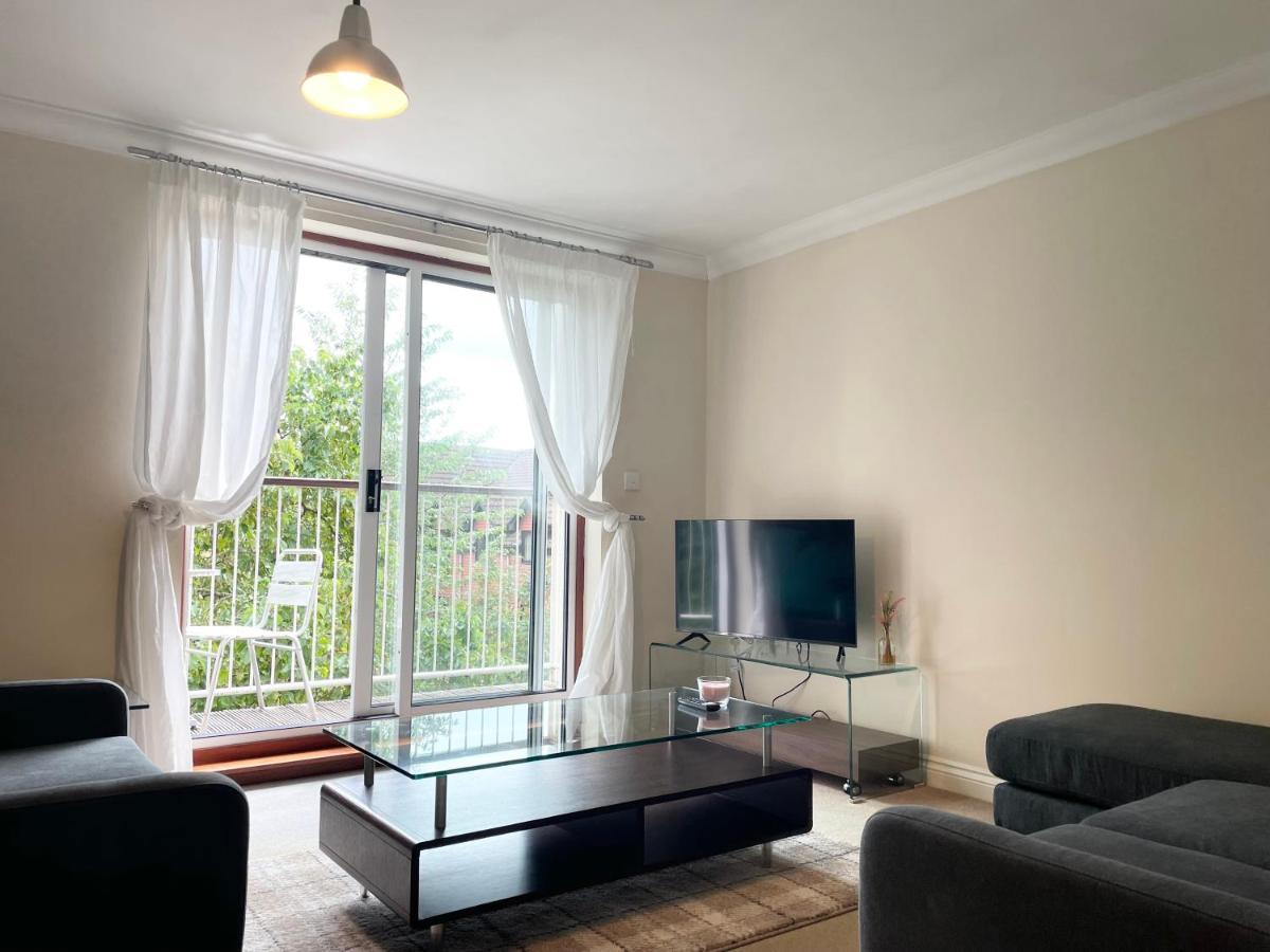 Best Price - Amazing 2 Bed 2 Bath - 4 Singles Or Super King Beds, 10 Min Walk To City Centre, 5 Minute Walk To Mayflower Theatre, Smart Tv, Ensuite, Balcony, Free Parking 南安普敦 外观 照片