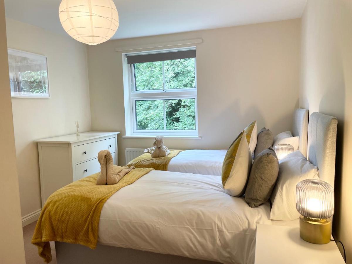 Best Price - Amazing 2 Bed 2 Bath - 4 Singles Or Super King Beds, 10 Min Walk To City Centre, 5 Minute Walk To Mayflower Theatre, Smart Tv, Ensuite, Balcony, Free Parking 南安普敦 外观 照片