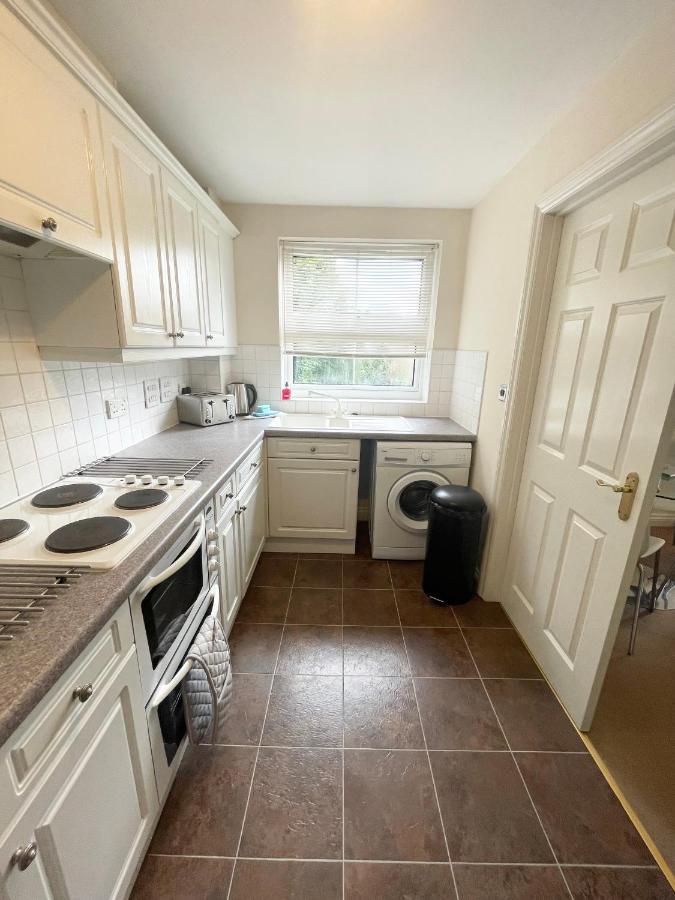 Best Price - Amazing 2 Bed 2 Bath - 4 Singles Or Super King Beds, 10 Min Walk To City Centre, 5 Minute Walk To Mayflower Theatre, Smart Tv, Ensuite, Balcony, Free Parking 南安普敦 外观 照片