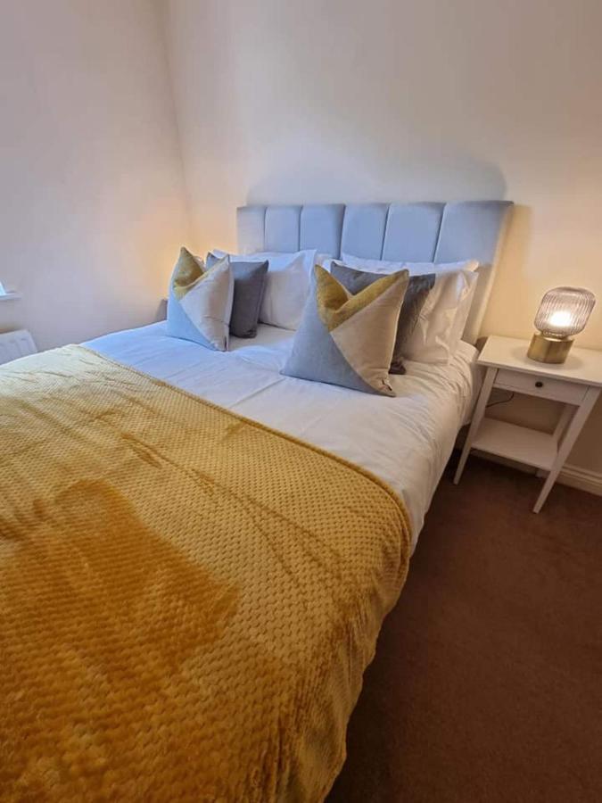 Best Price - Amazing 2 Bed 2 Bath - 4 Singles Or Super King Beds, 10 Min Walk To City Centre, 5 Minute Walk To Mayflower Theatre, Smart Tv, Ensuite, Balcony, Free Parking 南安普敦 外观 照片