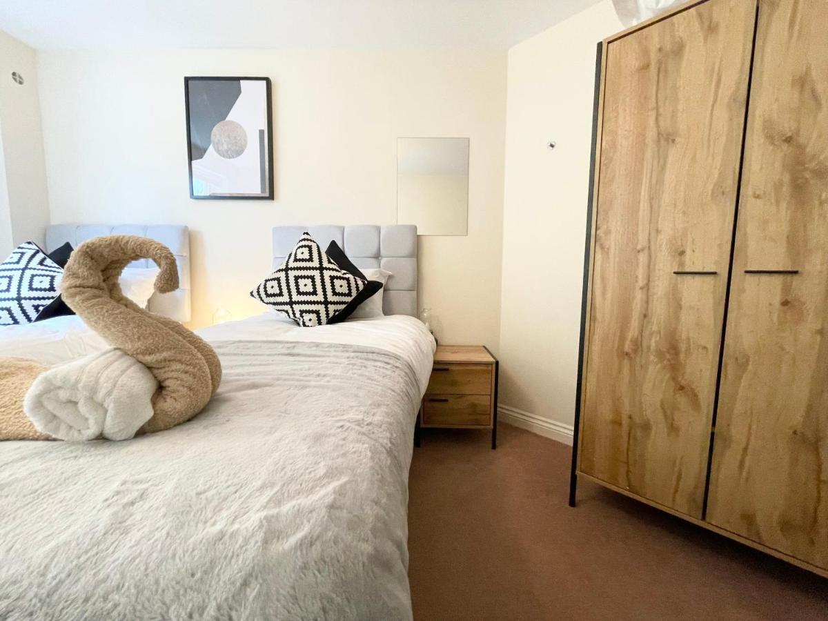 Best Price - Amazing 2 Bed 2 Bath - 4 Singles Or Super King Beds, 10 Min Walk To City Centre, 5 Minute Walk To Mayflower Theatre, Smart Tv, Ensuite, Balcony, Free Parking 南安普敦 外观 照片