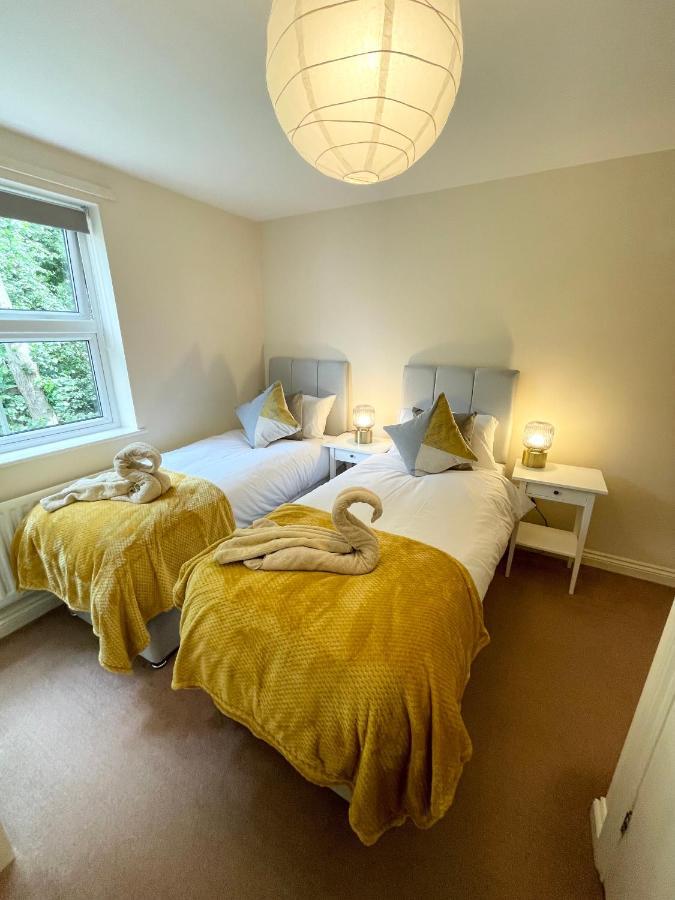Best Price - Amazing 2 Bed 2 Bath - 4 Singles Or Super King Beds, 10 Min Walk To City Centre, 5 Minute Walk To Mayflower Theatre, Smart Tv, Ensuite, Balcony, Free Parking 南安普敦 外观 照片