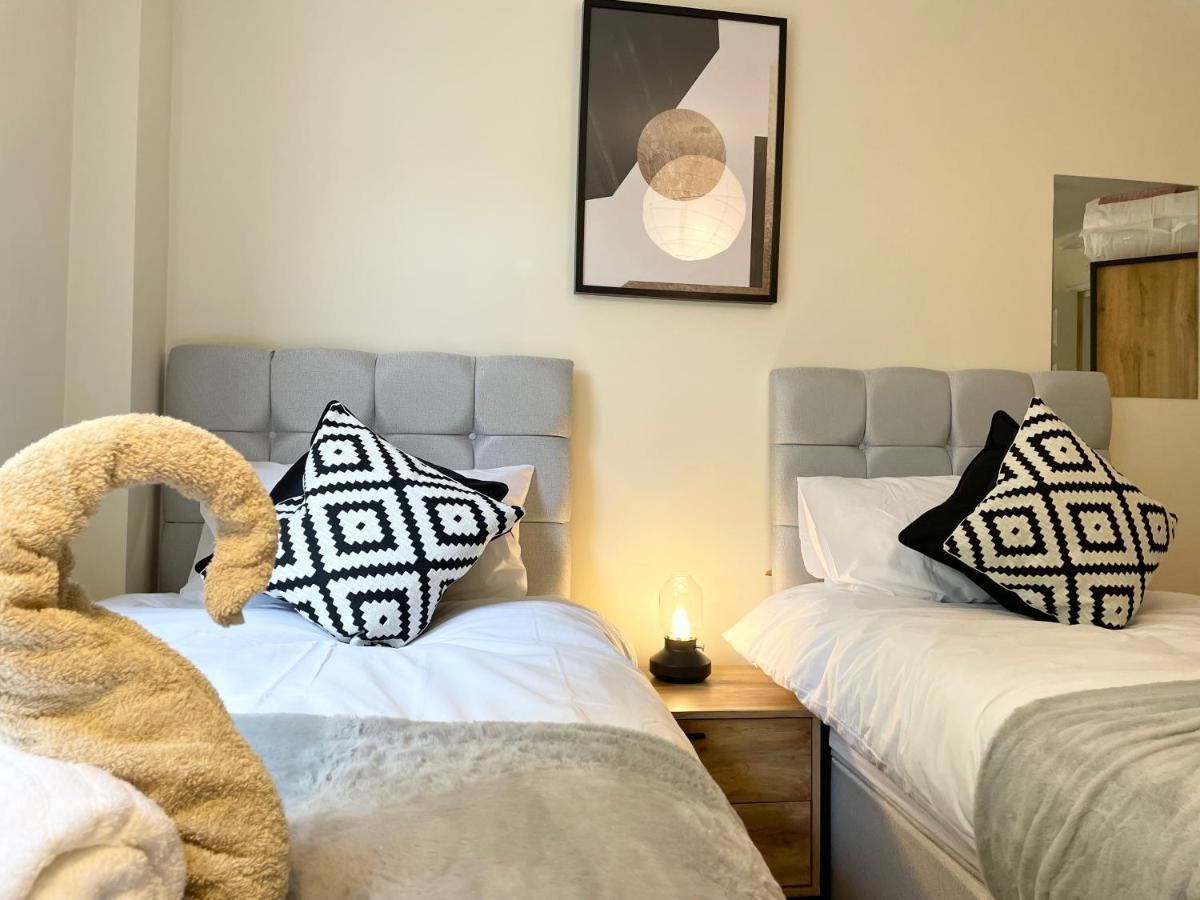 Best Price - Amazing 2 Bed 2 Bath - 4 Singles Or Super King Beds, 10 Min Walk To City Centre, 5 Minute Walk To Mayflower Theatre, Smart Tv, Ensuite, Balcony, Free Parking 南安普敦 外观 照片